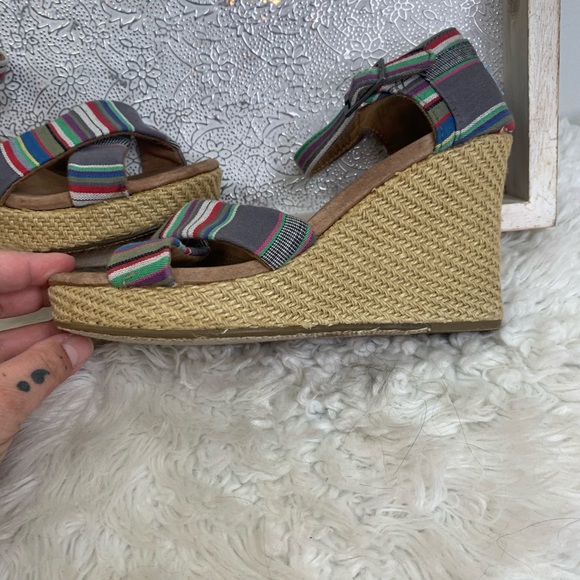 TOMS Striped Canvas Wedge Sandals Size 7.5 - Picture 3 of 9